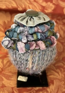 NWT $30 Hand Crafted Wool Ribbon Button Pin Cushion On Stand Handmade - Picture 1 of 5