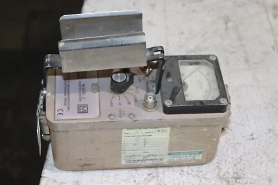 Medidor de reconocimiento de radiación de propósito general Ludlum modelo 3 sin sonda Foto 1 de 2