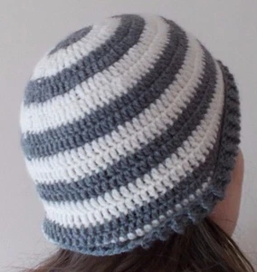 Handarbeit Häkelmütze creme und grau unisex - Bild 1 von 1