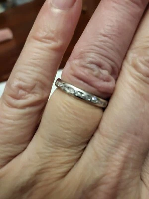 Banda de eternidad de platino Si1 SI2 diamantes talla 8 3,6 gramos.  Esto no es... Foto 1 de 4