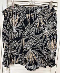 City Chic Ladies Black Floral Shorts Size M - Picture 1 of 5