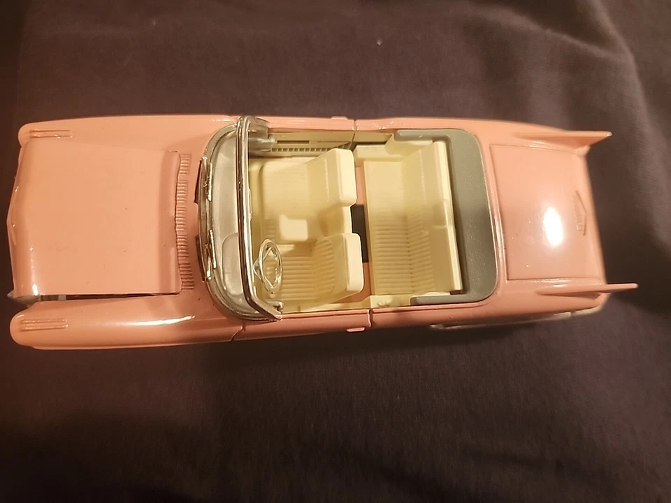 CADILLAC 1/18 1955  ELDORADO  CONVERTIBLE, IN PINK BY SOLIDO(215) - Image 1 of 4