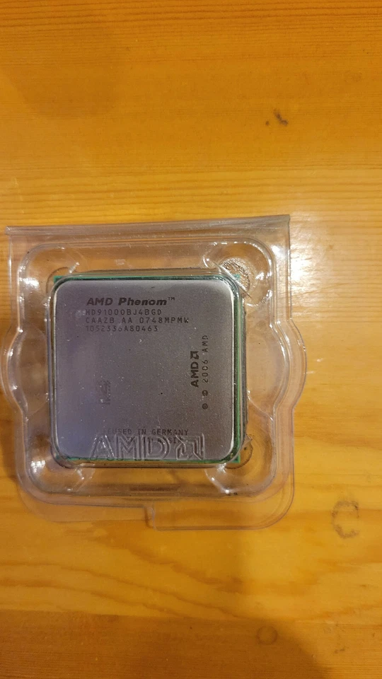 AMD OEM Phenom X4 9100e 1.8GHz 4 Cores Socket AM2 AM2+ CPU HD9100BJ4BGD - Image 1 of 2