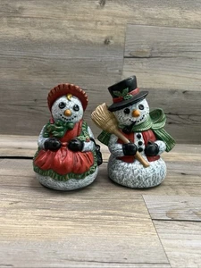 "Muñeco de nieve vintage pintado a mano de cerámica 6"" pareja hombre con sombrero de copa y escoba" - Imagen 1 de 12