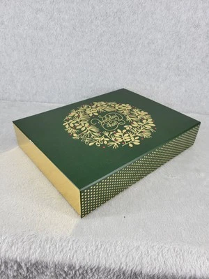 Linda caja de regalo de almacenamiento de aplausos navideños verde y dorado 12" x 2,5" x 9" Foto 1 de 4