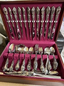 Beautiful ONEIDA Stainless Steel Louisiana 79 Pieces Flatware Serving Pieces Box - Picture 1 of 11