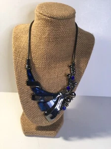 Collar de resina de cristal chapado en metal de pistola - Imagen 1 de 4
