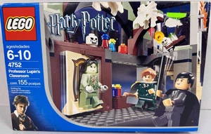 (4752) LEGO Harry Potter: Professor Lupins Klassenzimmer komplett Karton Anleitung - Bild 1 von 16