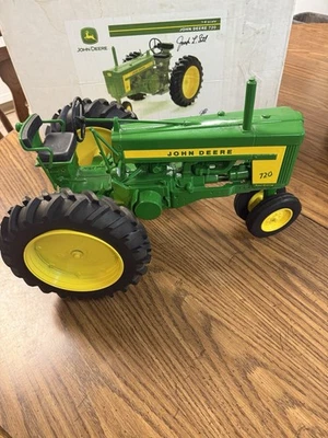  John Deere 720 1/8 firmado por Ertl. Hermoso estado con ambas cajas originales. Foto 1 de 4