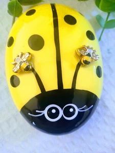 Lady Bug Rock, regalo abejorro, roca Ladybug, roca pintada a mano, regalo de amistad - Imagen 1 de 7