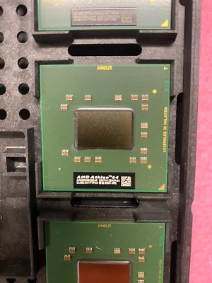 De colección pero Nuevo AMD Mobile Athlon 64 3000+ AMN3000BIX5AR Socket 754 Foto 1 de 2