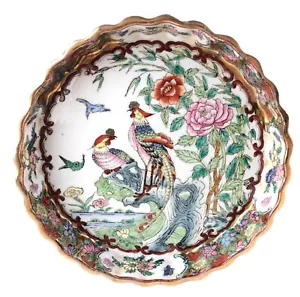 Vintage bunte chinesische dekorative runde Schale mit gewelltem Rand Fasane Blumen - Bild 1 von 6