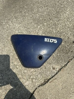Kawasaki Ke175 Ke 175 Enduro Ke175B 1976 cubierta lateral izquierda azul Foto 1 de 4
