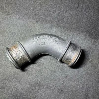 Manguera de codo respirador PCV 01-05 VW Passat Audi A4 B6 AWM AMB 1.8T - 058 103 493 A Foto 1 de 4