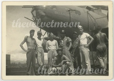 De colección Hombre Militar - 1941 Grupo de Aviadores Saliendo en Avión Guadalcanal Foto 1 de 2