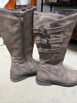 BOTAS ALTAS PATRIZIA DERCETIS Taupe Para Mujer Talla 9 Forradas de Vellón Hebilla con Cremallera Foto 1 de 4