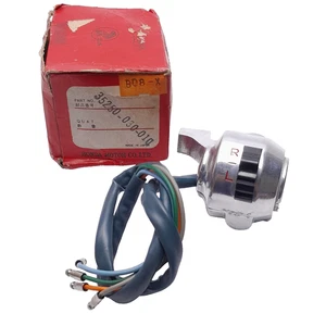 Honda C200 CA200 C201 CA201 Supporto interruttore destro P/N 35250-030-010 - Foto 1 di 6