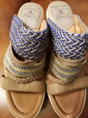 Lucky 品牌鞋凉鞋厚底 8 码女式 — 第 1/4 张图片