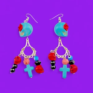 HOWLITE SKULL EARRINGS beaded cluster charm beaded Day of the Dead U4 - Picture 1 of 4