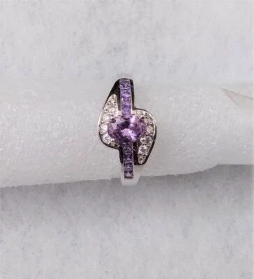 Nuevo hermoso anillo de circonita cúbica púrpura y blanca relleno de oro blanco** - talla 8 Foto 1 de 4