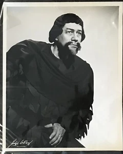 MARTIAL SINGHER AS GOLAUD IN MET'S 1950'S PRODUCTION OF "PELLEAS ET MELISANDE" - Picture 1 of 1