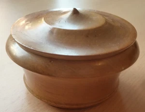 Scatola portagioie in legno con coperchio, tornita, 11 x 7 cm, vintage, anni 60 ? - Foto 1 di 3