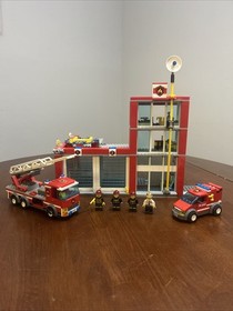 LEGO 2013 RETIRED City Fire Station 60004 Rare Incomplete Set