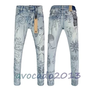 Jeans skinny uomo stampa graffiti KSUBI blu chiaro pantaloni casual nuovi - Foto 1 di 19