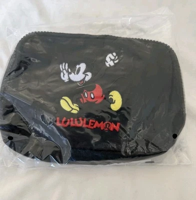 NUEVO CON ETIQUETAS NUEVO BOLSO CINTURÓN DISNEYxLULULEMON Everywhere 1L blanco Mickey en movimiento gráfico   Foto 1 de 4