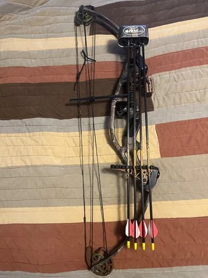  Camo compound bow and arrow, 50-60lb draw weight, arrows arm guard and case  - Image 1 of 4