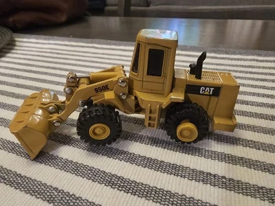 1/64 Die Cast ERTL 950E Caterpillar  CAT  Wheel Loader - Image 1 of 4
