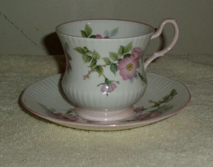 Vtg Queen's Fine Bone China Pink Floral Tea Cup & Saucer - Rosina China Co. Ltd. - Picture 1 of 6