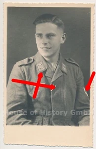 141927: Portraitfoto, Fallschirmjäger Gefreiter, Fliegerbluse, EK-Band, 1942 - Bild 1 von 2