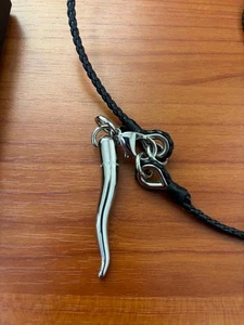 Collar de cuerno Dolce&Gabbana para hombre usado un par de veces de lujo elegante diseño italiano - Imagen 1 de 5