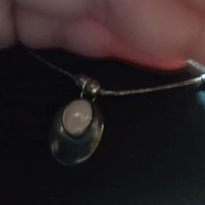 Vintage Metall Perlenkette mit Metallanhänger mit einem hellrosa Stein - Bild 1 von 6