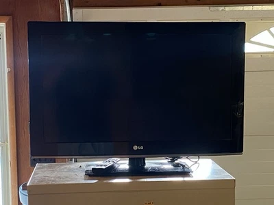 LG 32” LCD HDTV - Image 1 of 4