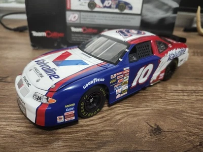 XRARE Team Caliber Preferred Johnny Benson #10 Valvoline Employee 1/24 Pontiac - Image 1 of 4