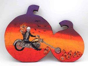 Esqueleto temático de Halloween montando una motocicleta picadora calabazas 15" L pintado a mano - Imagen 1 de 8