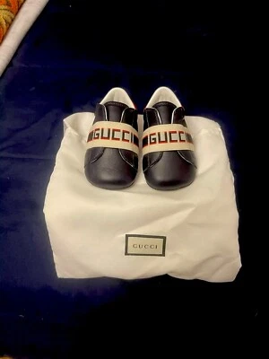 Nuevos zapatos infantiles Gucci nunca usados Foto 1 de 3