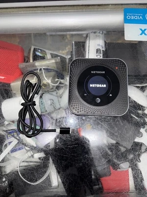 NETGEAR Nighthawk M1 无线 Wi-Fi 热点调制解调器 - MR1100 — 第 1/4 张图片