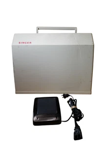 Macchina da cucire Singer modello 9008 con pedale/cavo alimentazione, testata e funzionante - Foto 1 di 8