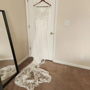 White Lace Wedding Dress With Full Train Size Small Button Detail - Picture 1 of 15