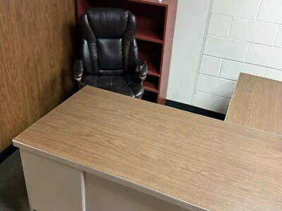 复古钢制 L 形书桌 — 第 1/4 张图片