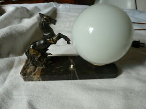 Ancienne lampe de table - globe opaline