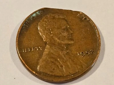 1952 Lincoln Wheat Cent Clipped Planchet Clip Error Philadelphia Mint Must See!! - Image 1 of 4