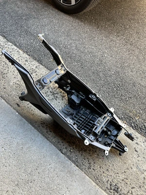 Subchasis Ducati Hypermotard 821 o 939 sp 2013-2018 completo con bandeja debajo Foto 1 de 4