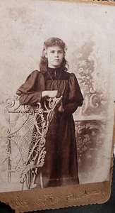 Maude Griffith junges Mädchen Korbsessel Alter 13 Antik Foto - Bild 1 von 3