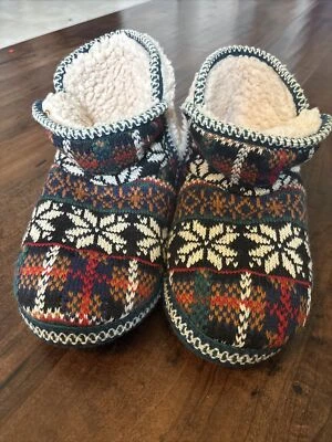 Muk Luks Women's Slipper Booties  Med 9-10 Faux Fur Plastic Bottom Snowflake - Image 1 of 4