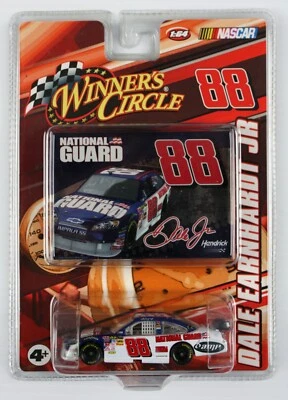 老式 2008 年 #88 Dale Earnhardt Jr 带收藏家贴纸 1: 64 国民警卫队 — 第 1/2 张图片