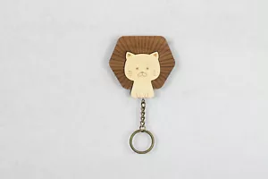 DAZZY LIFE KEY HOUSE WOODEN LION CAT DKH017 KEYCHAIN HANDMADE CUTE FUN GIFT - Picture 1 of 4